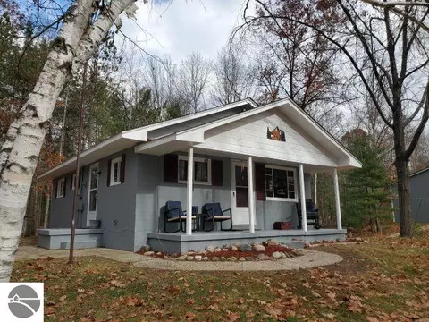 6114 Indian Lake Dr, Gladwin, MI 48624