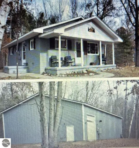 6114 Indian Lake Dr, Gladwin, MI 48624