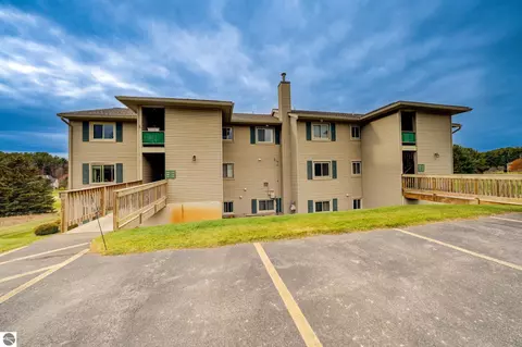 2611 Green Meadows Dr, Traverse City, MI 49685