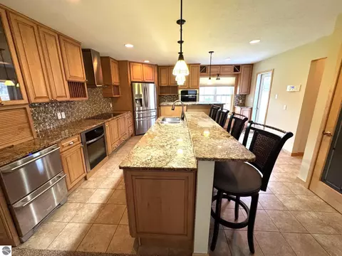 Kitchen - 103 Ultra Ct, Roscommon, MI 48653 photo 2 of 8