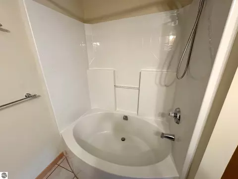 Bath - 103 Ultra Ct, Roscommon, MI 48653 photo 3 of 4