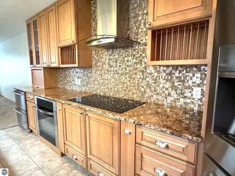 Kitchen - 103 Ultra Ct, Roscommon, MI 48653 photo 4 of 8