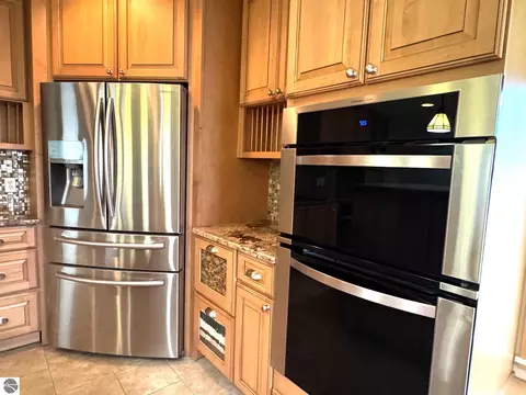 Kitchen - 103 Ultra Ct, Roscommon, MI 48653 photo 5 of 8