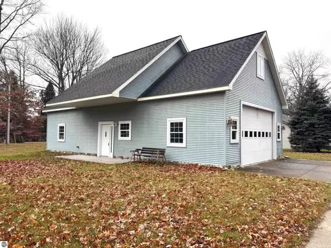 Exterior - 103 Ultra Ct, Roscommon, MI 48653 photo 4 of 7