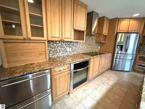 Kitchen - 103 Ultra Ct, Roscommon, MI 48653 photo 3 of 8