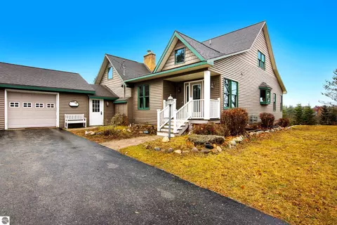 211 N Beech St, Bellaire, MI 49615