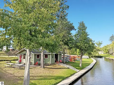 110 State St, Grayling, MI 49738 photo 4