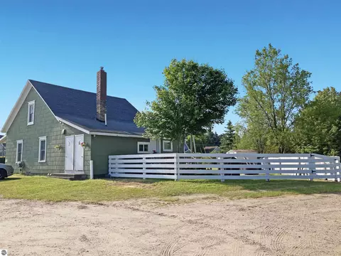 110 State St, Grayling, MI 49738 photo 2