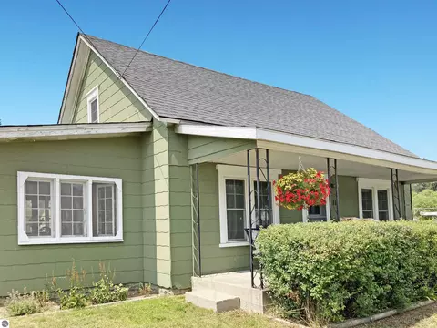 110 State St, Grayling, MI 49738