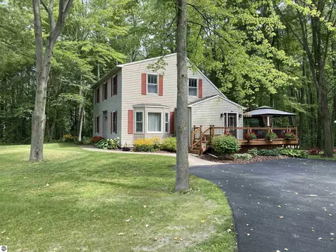 3400 N Sturgeon Rd, Midland, MI 48640