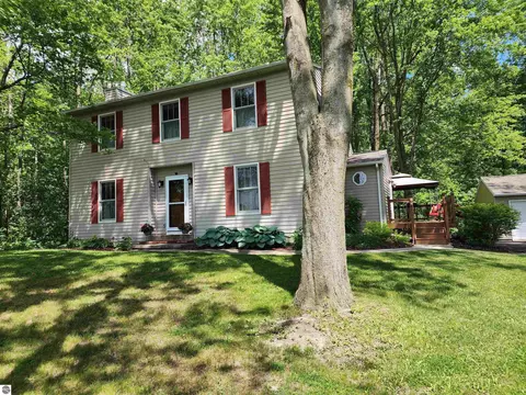 3400 N Sturgeon Rd, Midland, MI 48640