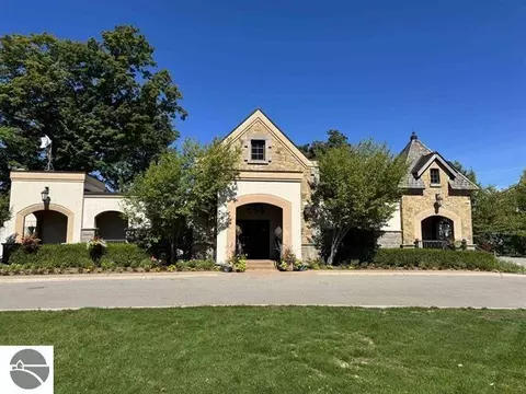 4855 Prestwick Ct, Williamsburg, MI 49690