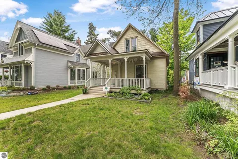 521 Fifth St, Traverse City, MI 49684