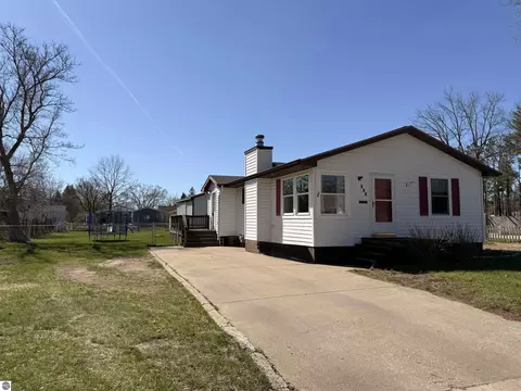 439 Colfax St, Cadillac, MI 49601