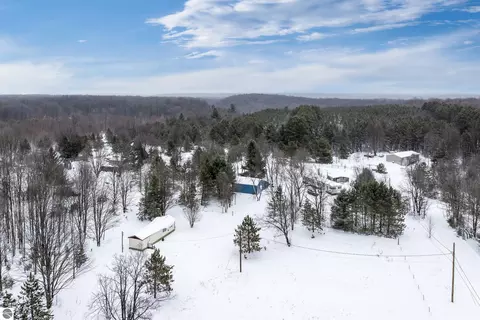 6585 Wallaker Rd, Benzonia, MI 49616