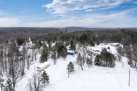 6585 Wallaker Rd, Benzonia, MI 49616
