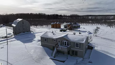 5717 N Overlook Rd, Northport, MI 49670
