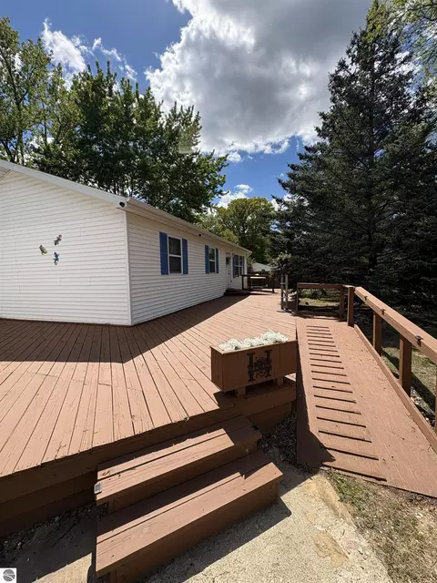 11990 E Pickard Rd, Mount Pleasant, MI 48858