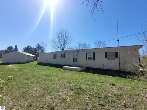 200 N Clark St, Mesick, MI 49668