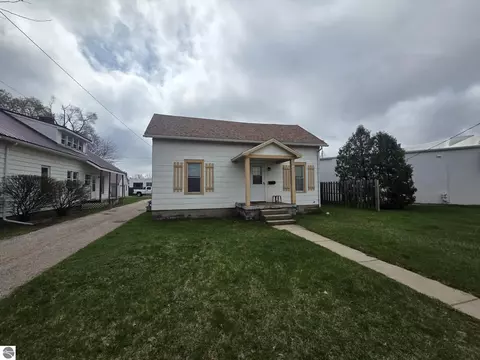 818 E Chippewa St, Mount Pleasant, MI 48858