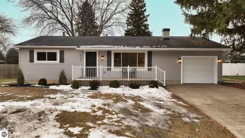 501 Devon Dr, Saint Louis, MI 48880 photo 1