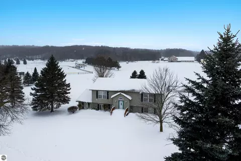 1199 W Intermediate Lake Dr, Central Lake, MI 49622