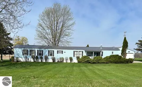 6189 Wildwood Dr, Elwell, MI 48832