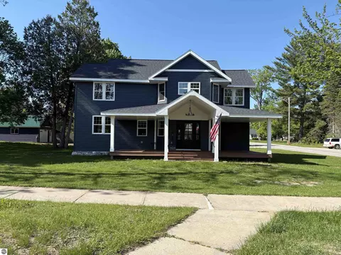 302 W Dresden St, Kalkaska, MI 49646