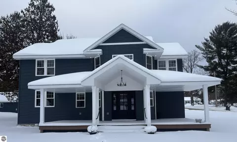 302 W Dresden St, Kalkaska, MI 49646