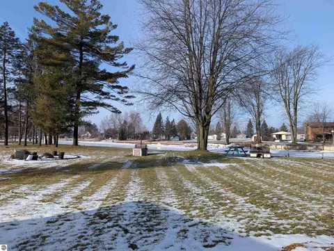 Exterior - 534 S Main St, Au Gres, MI 48703 photo 2 of 9