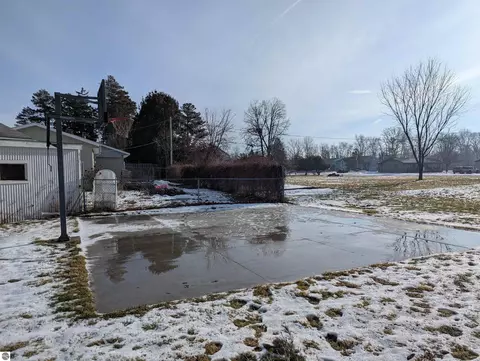 Exterior - 534 S Main St, Au Gres, MI 48703 photo 3 of 9