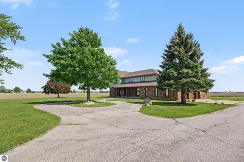 Exterior - 6386 E Washington, Ithaca, MI 48847 photo 3 of 4
