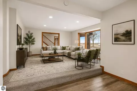 Living - 6386 E Washington, Ithaca, MI 48847 photo 3 of 5