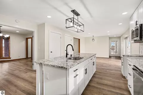 Kitchen - 6386 E Washington, Ithaca, MI 48847 photo 2 of 3