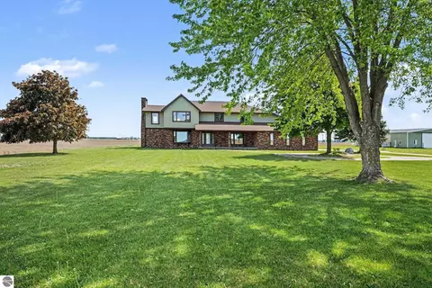 Exterior - 6386 E Washington, Ithaca, MI 48847 photo 2 of 4