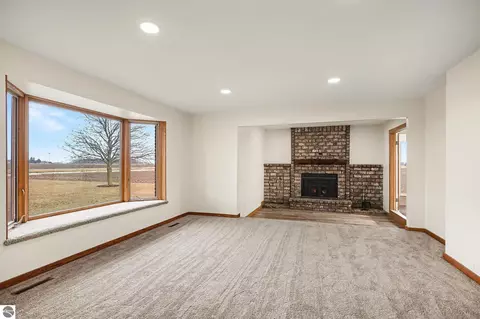 Living - 6386 E Washington, Ithaca, MI 48847 photo 1 of 2