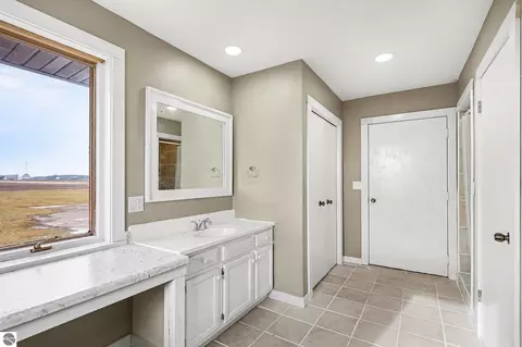 Bath - 6386 E Washington, Ithaca, MI 48847 photo 6 of 7