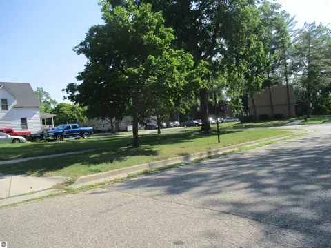 427 E Downie St, Alma, MI 48801