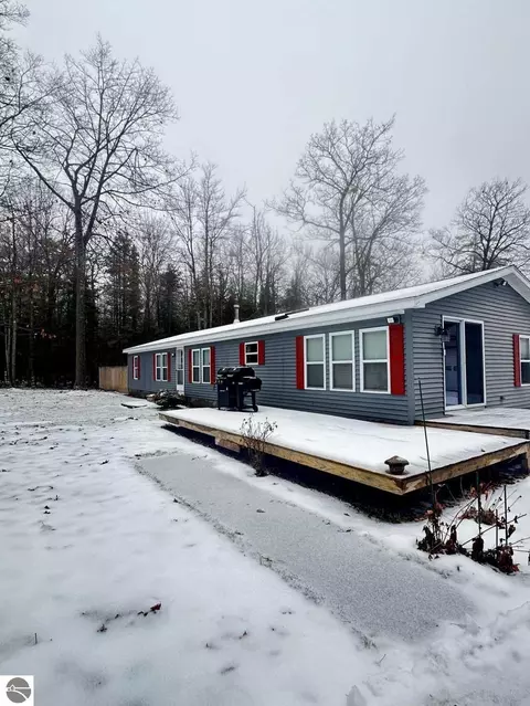 8385 Elevere Rd, Lachine, MI 49753