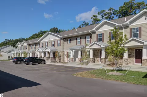 1548 Simsbury St #8, Traverse City, MI 49686