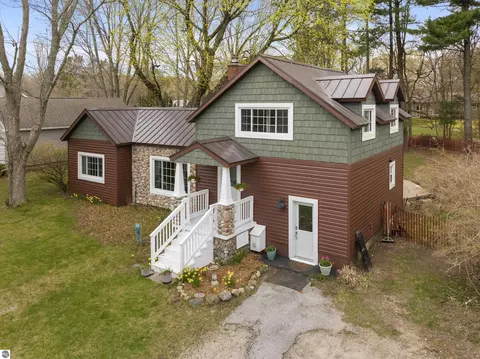 657 Crystal Ave, Frankfort, MI 49635