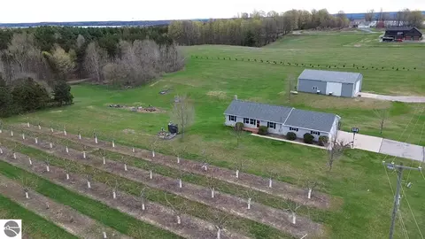8392 Monarch Ln, Williamsburg, MI 49690