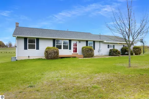 8392 Monarch Ln, Williamsburg, MI 49690