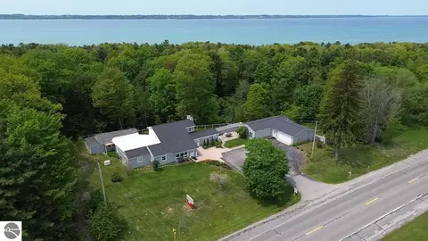 10774 S Us-31, Williamsburg, MI 49690