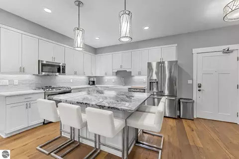 215 Washington St #3F, Traverse City, MI 49684