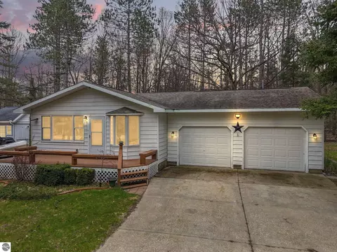 209 Linwood Dr, Prudenville, MI 48651
