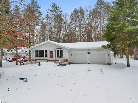 209 Linwood Dr, Prudenville, MI 48651