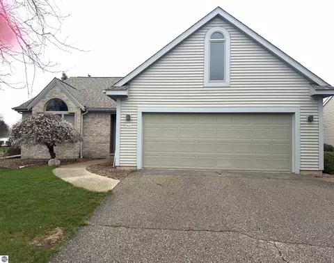 5620 W Spring Knoll Dr, Bay City, MI 48706