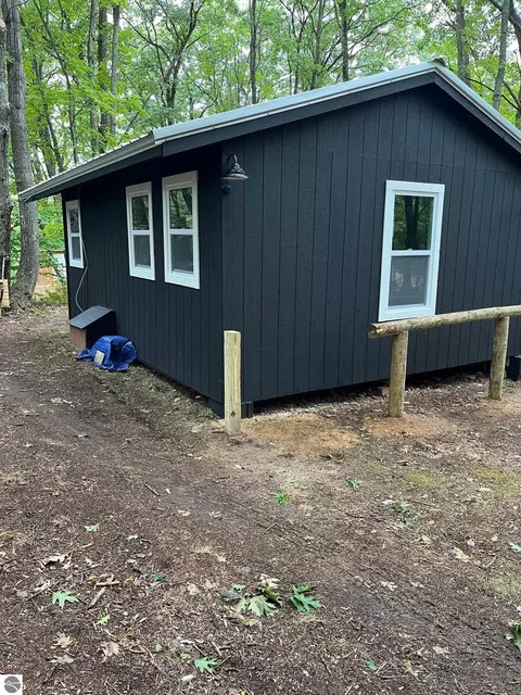 942 N 47 12 Rd, Manton, MI 49663