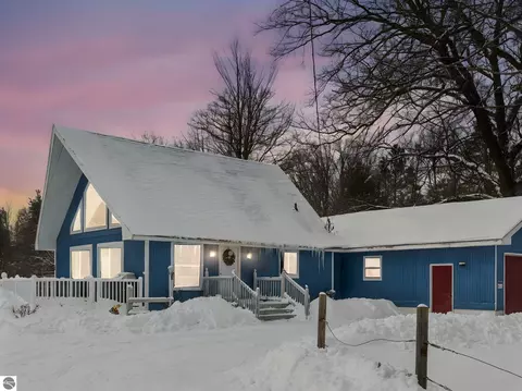 9131 W Jennings Rd, Lake City, MI 49651